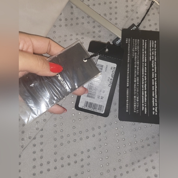 1. NWT EMPORIO ARMANI LASER CUT PERFORATED 100% POLYAMIDE JACKET SIZE IT 54 / XL - Picture 7 of 8